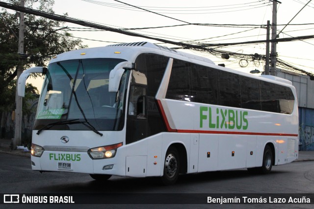 FlixBus FFFY38 na cidade de Estación Central, Santiago, Metropolitana de Santiago, Chile, por Benjamín Tomás Lazo Acuña. Número da foto: #12829919.