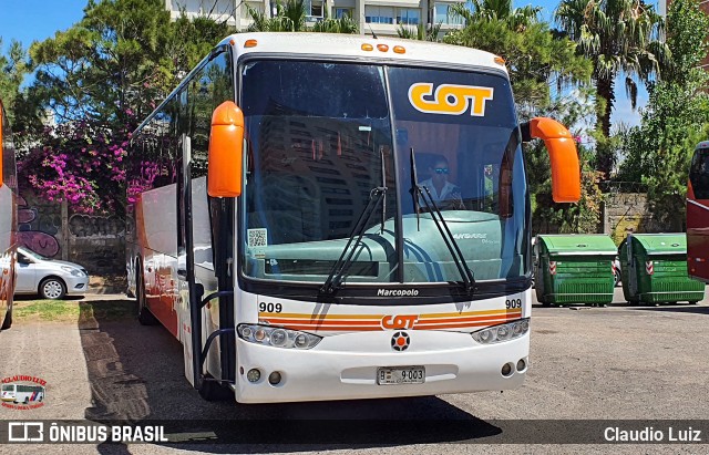 COT - Companhia Oriental de Transportes 909 na cidade de Punta del Este, Maldonado, Uruguai, por Claudio Luiz. Número da foto: #12829380.