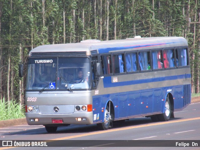 Ônibus Particulares 2000 na cidade de Matelândia, Paraná, Brasil, por Felipe  Dn. Número da foto: #12829860.