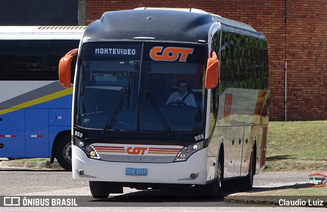 COT - Companhia Oriental de Transportes 959 na cidade de Punta del Este, Maldonado, Uruguai, por Claudio Luiz. Número da foto: #12829568.