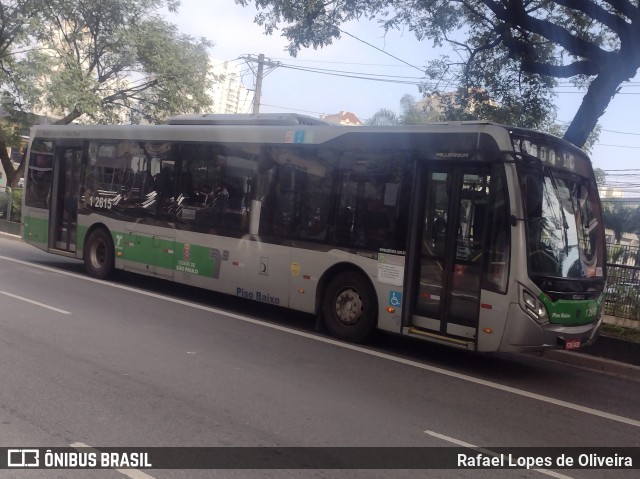 Viação Gato Preto 1 2615 na cidade de São Paulo, São Paulo, Brasil, por Rafael Lopes de Oliveira. Número da foto: #12827626.