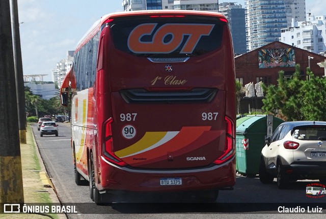 COT - Companhia Oriental de Transportes 987 na cidade de Punta del Este, Maldonado, Uruguai, por Claudio Luiz. Número da foto: #12829565.