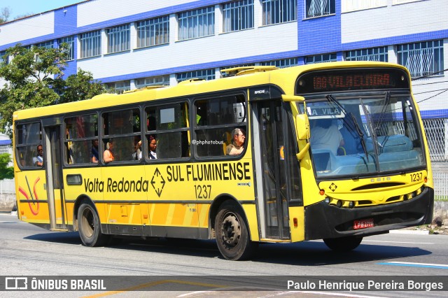 Viação Sul Fluminense 1237 na cidade de Volta Redonda, Rio de Janeiro, Brasil, por Paulo Henrique Pereira Borges. Número da foto: #12828549.