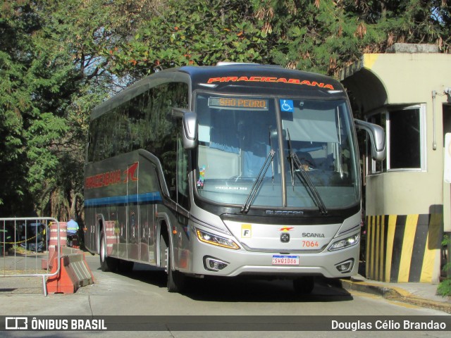 Viação Piracicabana 7064 na cidade de São Paulo, São Paulo, Brasil, por Douglas Célio Brandao. Número da foto: #12831681.
