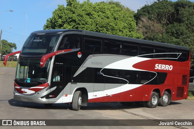 Viação Serro 45924 na cidade de Caxias do Sul, Rio Grande do Sul, Brasil, por Jovani Cecchin. Número da foto: #12833844.
