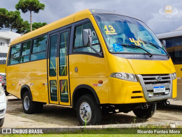 Ônibus Particulares 9A69 na cidade de Curitiba, Paraná, Brasil, por Ricardo Fontes Moro. Número da foto: #12833983.