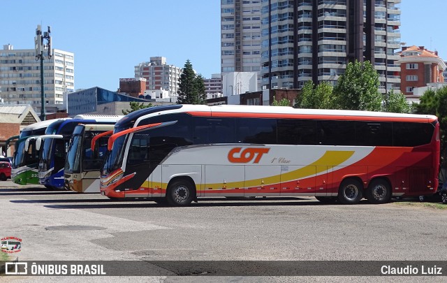 COT - Companhia Oriental de Transportes 987 na cidade de Punta del Este, Maldonado, Uruguai, por Claudio Luiz. Número da foto: #12834361.