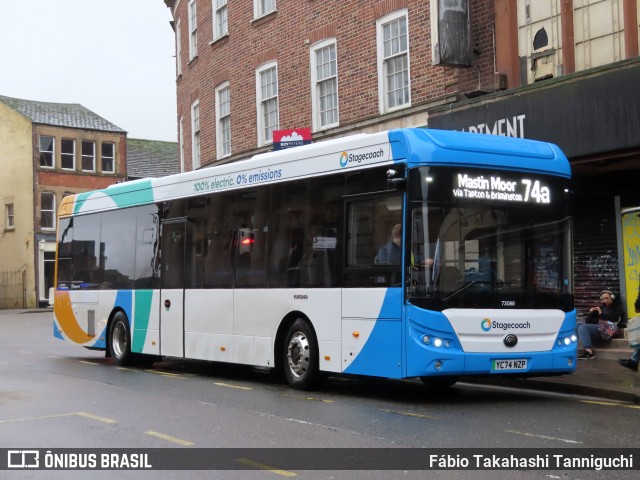 Stagecoach 73088 na cidade de Chesterfield, Derbyshire, Inglaterra, por Fábio Takahashi Tanniguchi. Número da foto: #12833376.