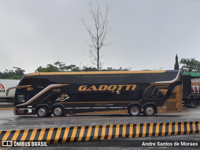 Auto Viação Gadotti 7400 na cidade de Pariquera-Açu, São Paulo, Brasil, por Andre Santos de Moraes. Número da foto: #12835977.