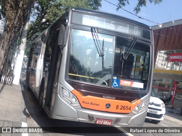 Viação Gato Preto 8 2654 na cidade de São Paulo, São Paulo, Brasil, por Rafael Lopes de Oliveira. Número da foto: #12837624.