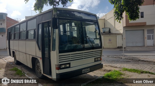 Ônibus Particulares 4387 na cidade de Bezerros, Pernambuco, Brasil, por Leon Oliver. Número da foto: #12838974.