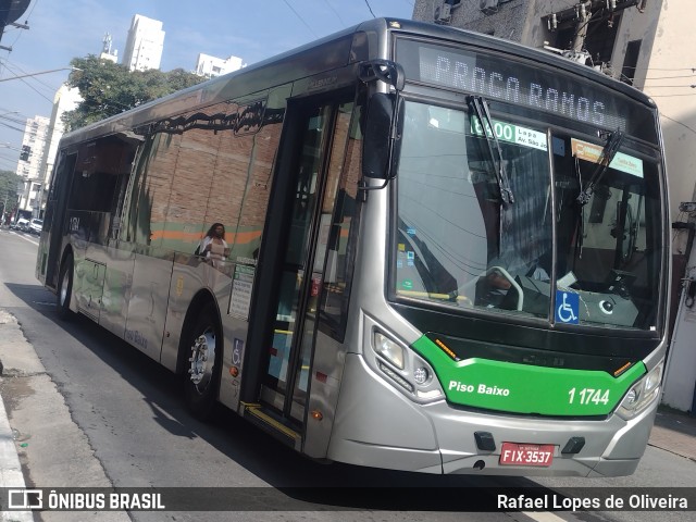Viação Santa Brígida 1 1744 na cidade de São Paulo, São Paulo, Brasil, por Rafael Lopes de Oliveira. Número da foto: #12837606.
