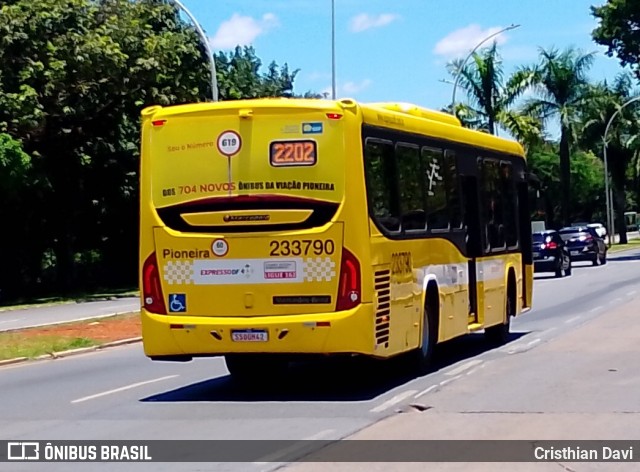 Viação Pioneira 233790 na cidade de Brasília, Distrito Federal, Brasil, por Cristhian Davi. Número da foto: #12837180.