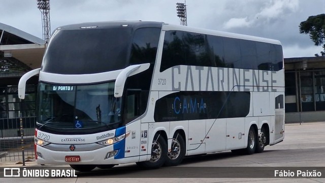 Auto Viação Catarinense 3720 na cidade de Curitiba, Paraná, Brasil, por Fábio Paixão. Número da foto: #12839446.
