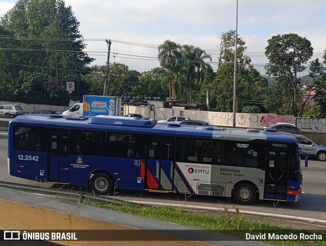 Auto Viação Bragança Metropolitana > Viação Raposo Tavares 12.2542 na cidade de Cotia, São Paulo, Brasil, por David Macedo Rocha. Número da foto: #12841290.