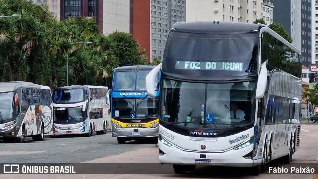 Auto Viação Catarinense 323005 na cidade de Curitiba, Paraná, Brasil, por Fábio Paixão. Número da foto: #12840628.