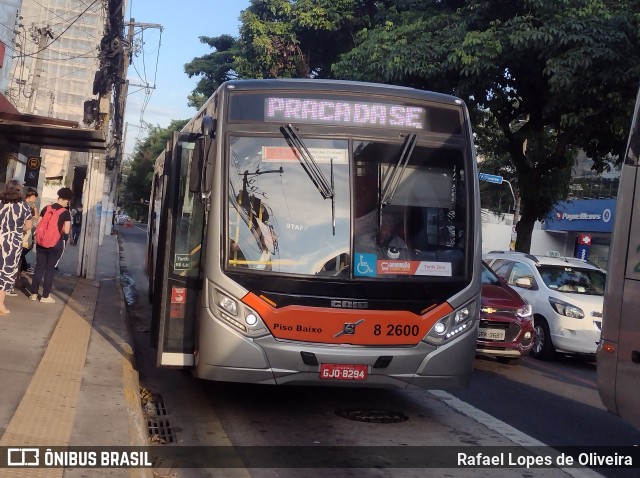 Viação Gato Preto 8 2600 na cidade de São Paulo, São Paulo, Brasil, por Rafael Lopes de Oliveira. Número da foto: #12841181.