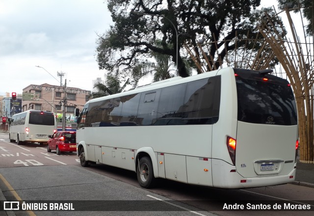 Ônibus Particulares 00 na cidade de Curitiba, Paraná, Brasil, por Andre Santos de Moraes. Número da foto: #12844967.