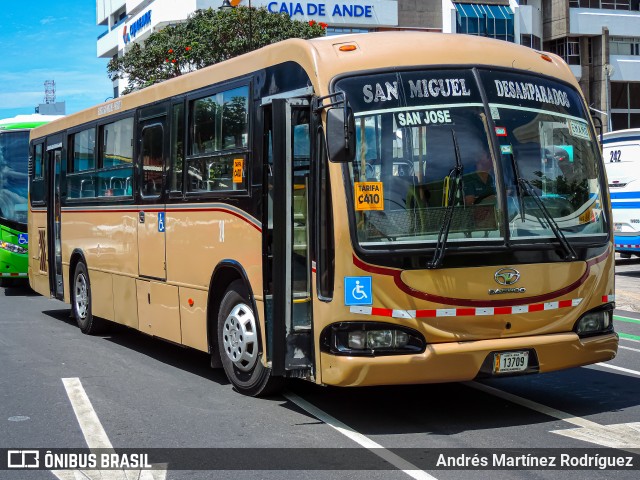 Buses San Miguel Higuito BUSMI 24 na cidade de Catedral, San José, San José, Costa Rica, por Andrés Martínez Rodríguez. Número da foto: #12845418.