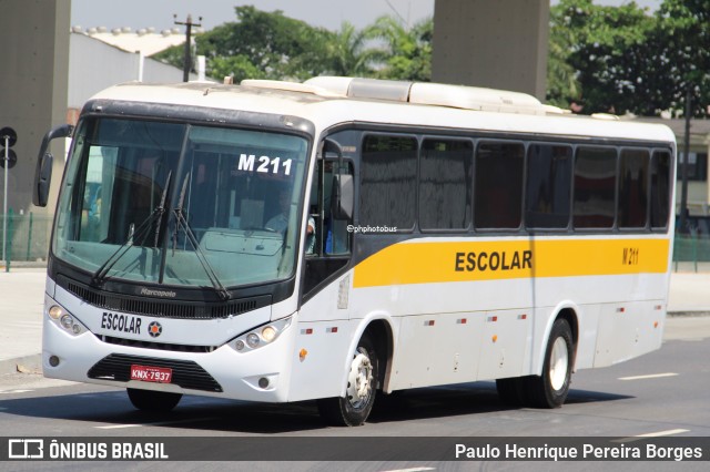 Escolares M211 na cidade de Rio de Janeiro, Rio de Janeiro, Brasil, por Paulo Henrique Pereira Borges. Número da foto: #12845281.