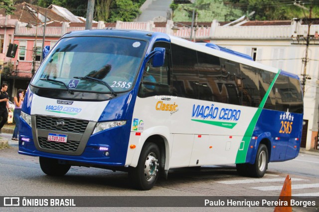 Viação Cedro 2585 na cidade de Petrópolis, Rio de Janeiro, Brasil, por Paulo Henrique Pereira Borges. Número da foto: #12847018.
