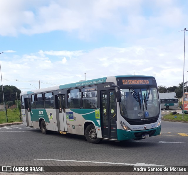 Viação Sorriso de Minas 5011 na cidade de Uberlândia, Minas Gerais, Brasil, por Andre Santos de Moraes. Número da foto: #12847583.