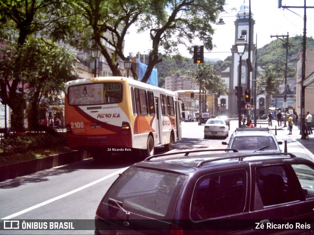 Petro Ita Transportes Coletivos de Passageiros 2108 na cidade de Petrópolis, Rio de Janeiro, Brasil, por Zé Ricardo Reis. Número da foto: #12846610.