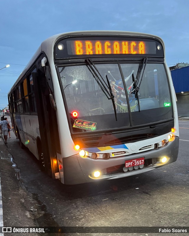 Ônibus Particulares 487 na cidade de Bragança, Pará, Brasil, por Fabio Soares. Número da foto: #12788862.