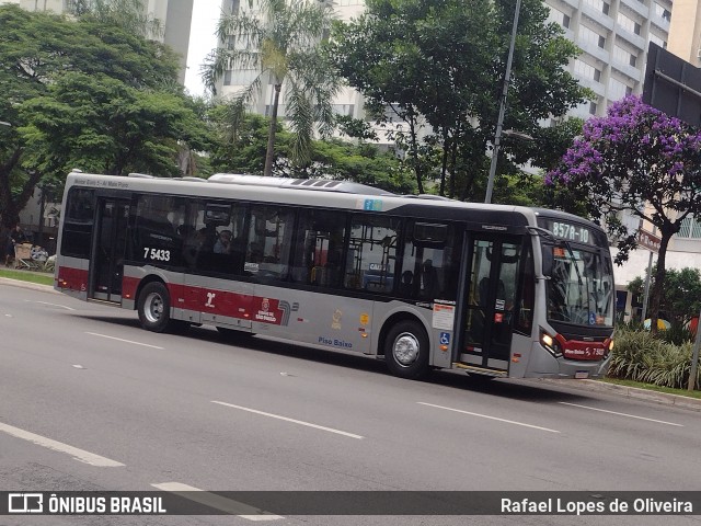 Nova Paineira Transportes Urbanos S.A 7 5433 na cidade de São Paulo, São Paulo, Brasil, por Rafael Lopes de Oliveira. Número da foto: #12791152.