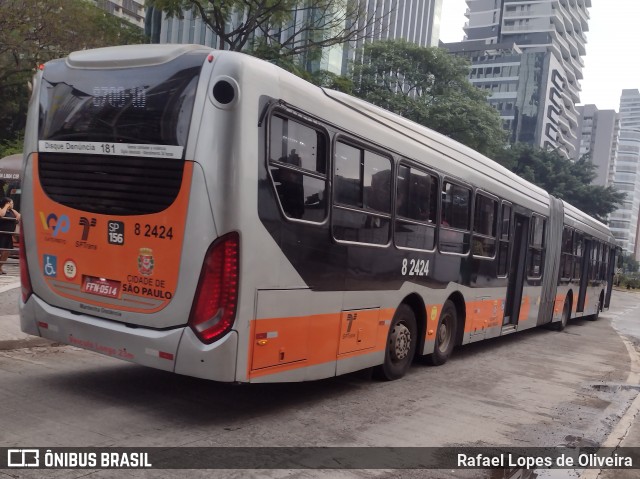 Viação Gato Preto 8 2424 na cidade de São Paulo, São Paulo, Brasil, por Rafael Lopes de Oliveira. Número da foto: #12793716.