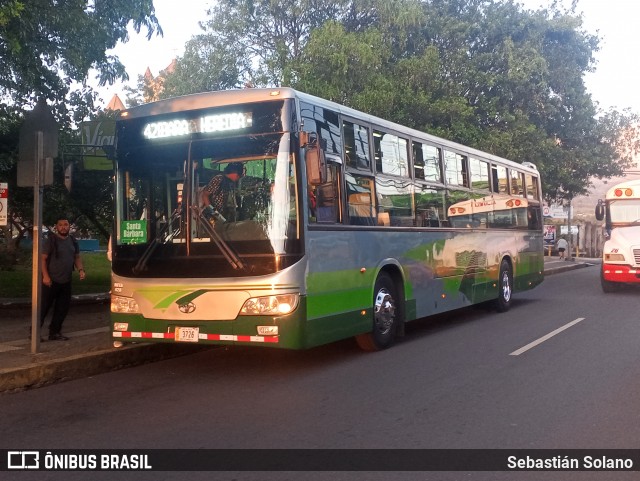 Autotransportes Santa Bárbara HB 3726 na cidade de Santa Bárbara, Santa Bárbara, Heredia, Costa Rica, por Sebastián Solano. Número da foto: #12794255.
