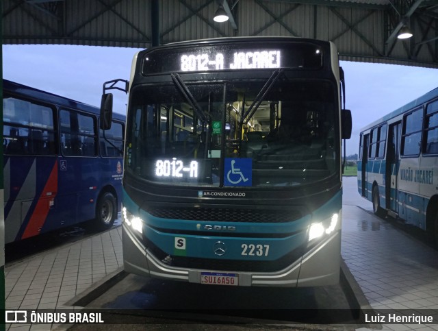Viação Jacareí 2237 na cidade de Jacareí, São Paulo, Brasil, por Luiz Henrique. Número da foto: #12796673.
