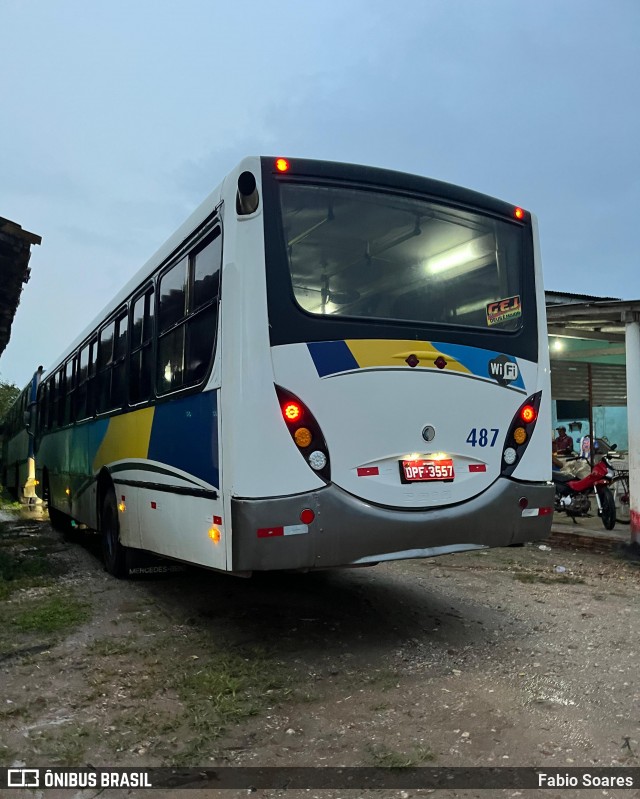 Ônibus Particulares 487 na cidade de Bragança, Pará, Brasil, por Fabio Soares. Número da foto: #12797833.