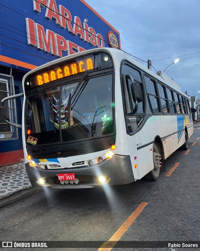 Ônibus Particulares 487 na cidade de Bragança, Pará, Brasil, por Fabio Soares. Número da foto: #12796995.