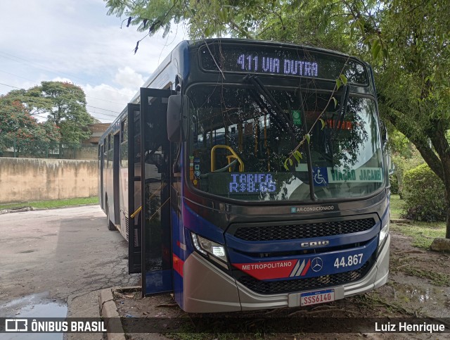 Viação Jacareí 44.867 na cidade de Mogi das Cruzes, São Paulo, Brasil, por Luiz Henrique. Número da foto: #12796667.
