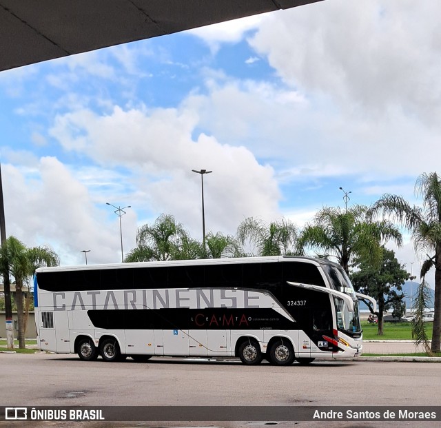 Auto Viação Catarinense 324337 na cidade de Florianópolis, Santa Catarina, Brasil, por Andre Santos de Moraes. Número da foto: #12796579.