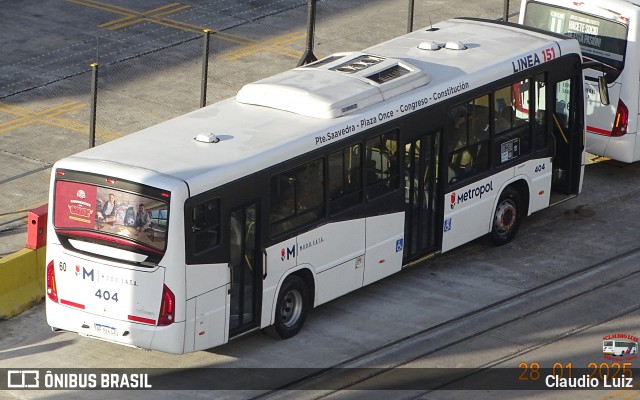 La Nueva Metropol 404 na cidade de Ciudad Autónoma de Buenos Aires, Argentina, por Claudio Luiz. Número da foto: #12800165.