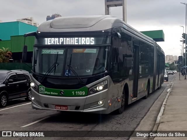Viação Santa Brígida 1 1109 na cidade de São Paulo, São Paulo, Brasil, por Diego Cardoso da Silva. Número da foto: #12800075.
