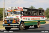 Empresa de Transporte San Francisco - Linea 8 008 na cidade de Luque, Central, Paraguai, por José Paredes. Número da foto: #12801575.