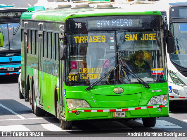 Autotransportes Raro 715 na cidade de Catedral, San José, San José, Costa Rica, por Andrés Martínez Rodríguez. Número da foto: #12849949.