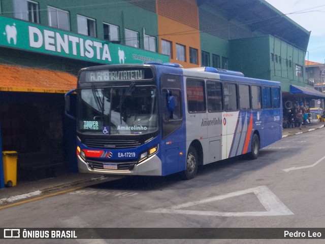 Expresso Amarelinho EA-17219 na cidade de Itapetininga, São Paulo, Brasil, por Pedro Leo. Número da foto: #12875488.