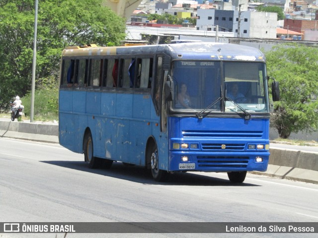 Ônibus Particulares 0872 na cidade de Caruaru, Pernambuco, Brasil, por Lenilson da Silva Pessoa. Número da foto: #12878419.