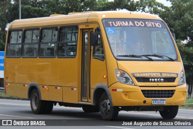 Escolares 6A18 na cidade de Barra do Piraí, Rio de Janeiro, Brasil, por José Augusto de Souza Oliveira. Número da foto: #12877914.