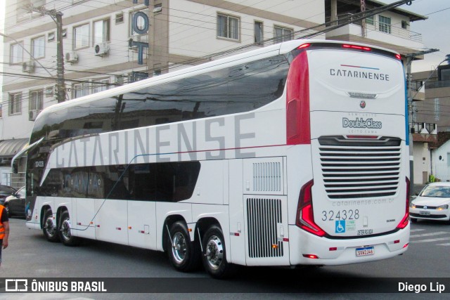 Auto Viação Catarinense 324328 na cidade de Balneário Camboriú, Santa Catarina, Brasil, por Diego Lip. Número da foto: #12877509.