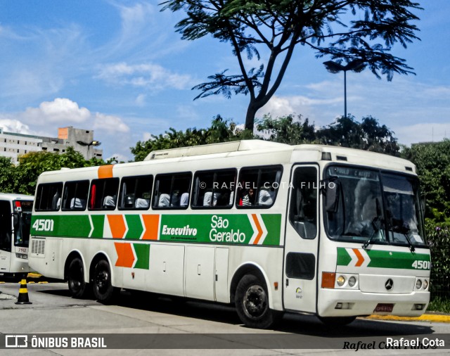 Cia. São Geraldo de Viação 4501 na cidade de São Paulo, São Paulo, Brasil, por Rafael Cota. Número da foto: #12881032.