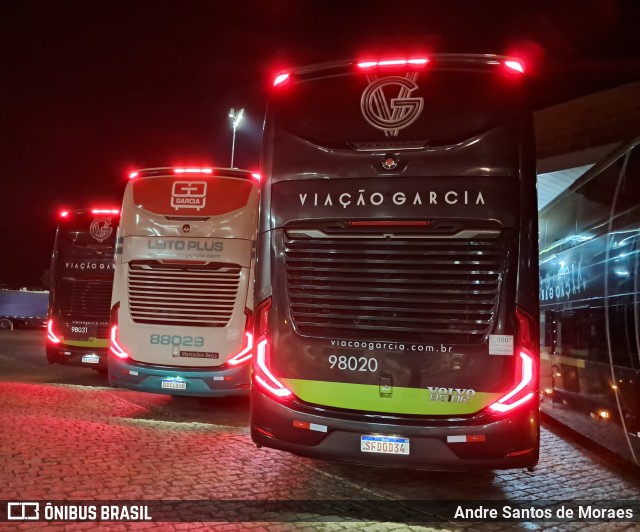 Viação Garcia 98020 na cidade de Santa Cruz do Rio Pardo, São Paulo, Brasil, por Andre Santos de Moraes. Número da foto: #12880747.