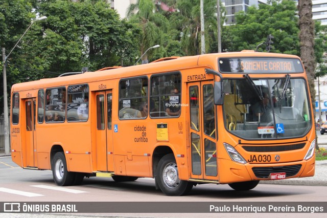 Expresso Azul JA030 na cidade de Curitiba, Paraná, Brasil, por Paulo Henrique Pereira Borges. Número da foto: #12881486.