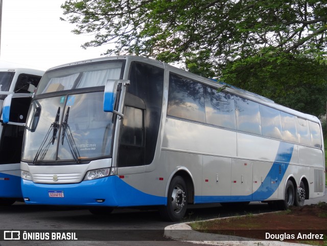 Ônibus Particulares 4592 na cidade de Trindade, Goiás, Brasil, por Douglas Andrez. Número da foto: #12884706.