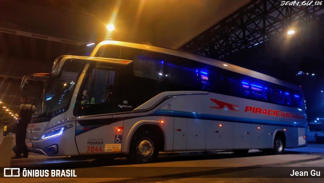Viação Piracicabana 7044 na cidade de Santos, São Paulo, Brasil, por Jean Gu. Número da foto: #12883722.