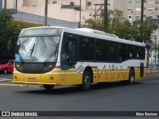 Companhia Carris Porto-Alegrense 0018 na cidade de Porto Alegre, Rio Grande do Sul, Brasil, por Max Ramos. Número da foto: #12884995.